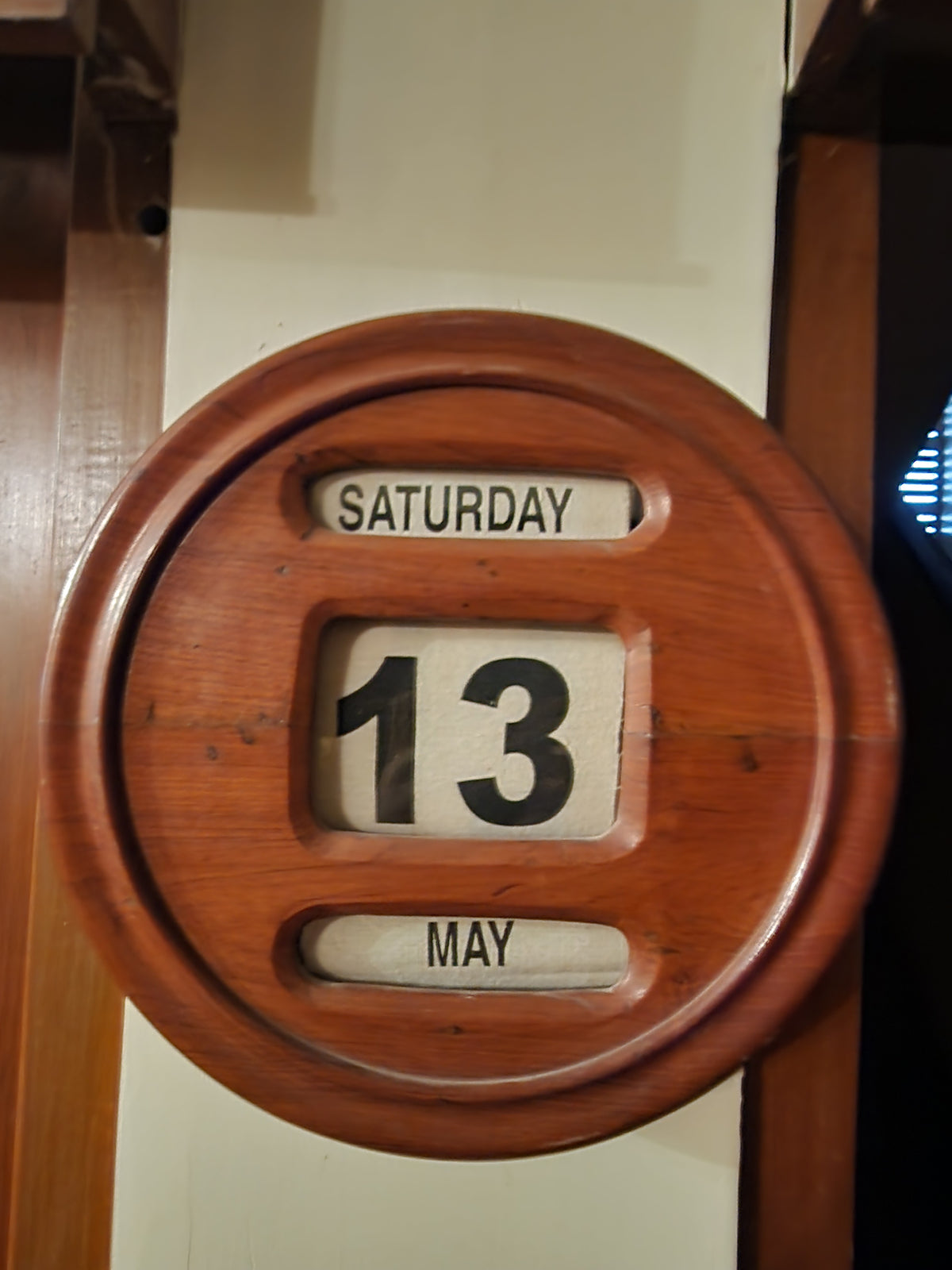 A wooden wall calendar, a simple way to log bowel habits over a few weeks and spot your own baseline