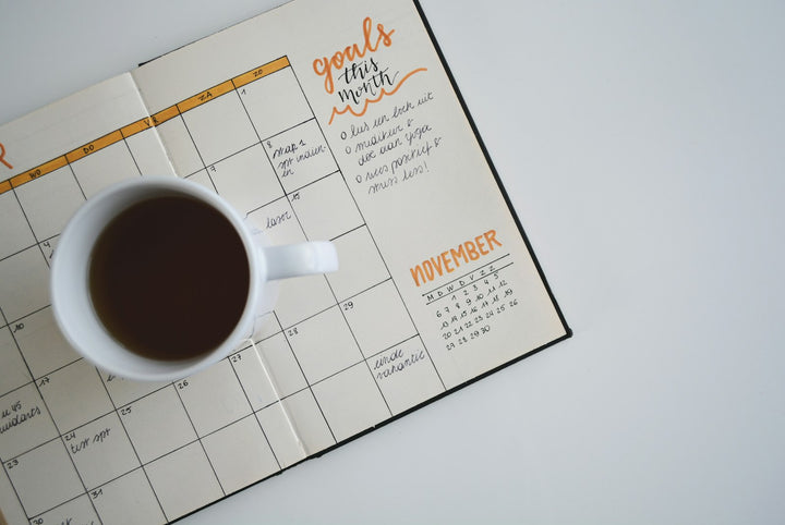 The Luteal Phase, Explained: Timing, Symptoms & What to Expect